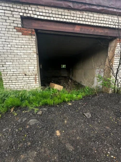 Здание гаража 242,1 кв.м с земельным участком 1 654 кв.м: Ярославская обл., г. Данилов, ул. Вологодская, д. 47.